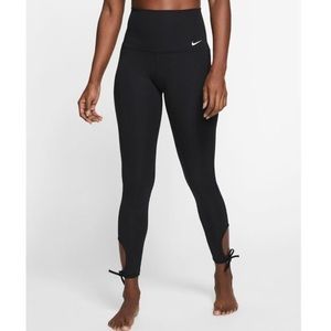 NWOT NIKE Training Knot-Hem Ankle Leggings